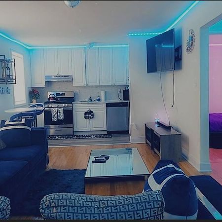 Townhouse Apartment In Oakland Gardens ニューヨーク エクステリア 写真