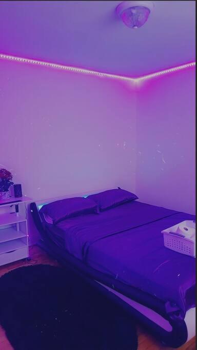 Townhouse Apartment In Oakland Gardens ニューヨーク エクステリア 写真
