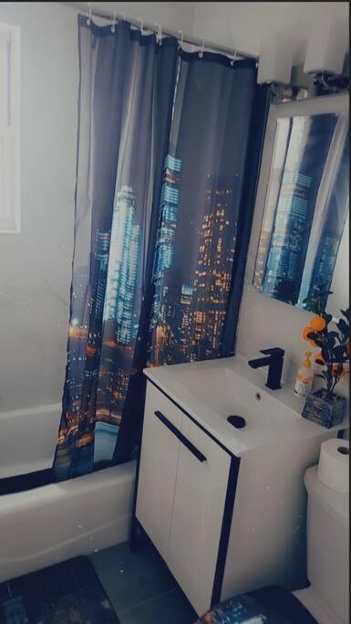 Townhouse Apartment In Oakland Gardens ニューヨーク エクステリア 写真